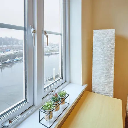 Host & - Seal View * Whitby