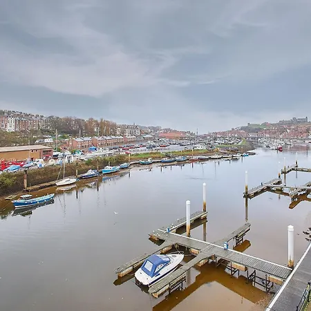 Host & - Seal View Daire Whitby